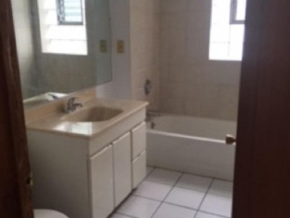 3rd image of 1352 W Foster Ave APT 3E