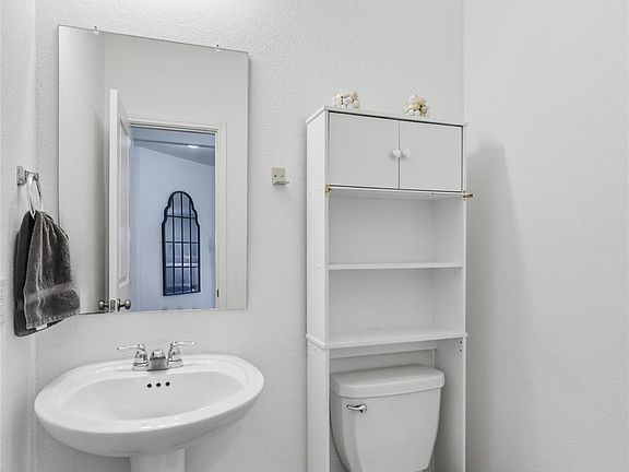 4th image of 832 Mallow Rd