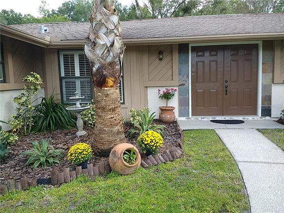 2nd image of 525 Lakeview Dr