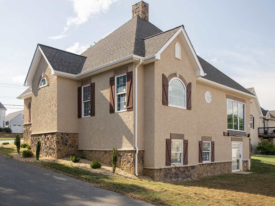 2nd image of 1790 Sherry Ln