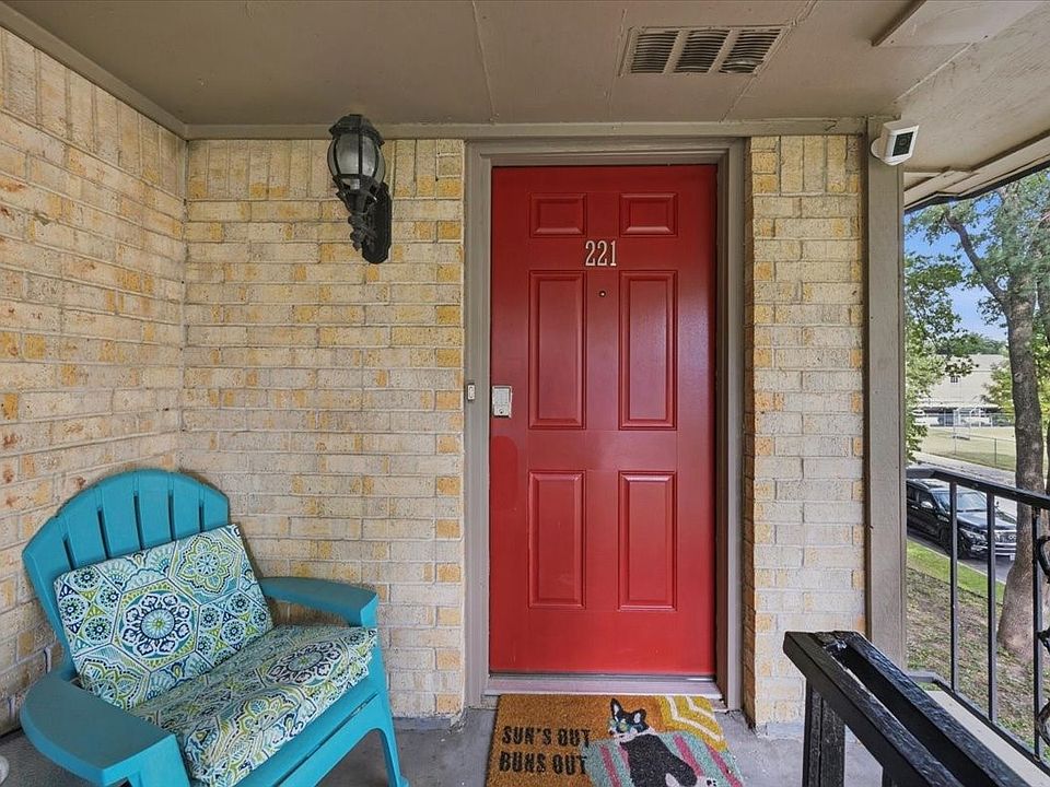 1st image of 4320 Bellaire Dr S APT 221W