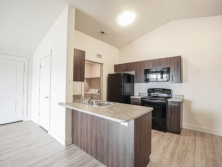 Mesa Falls Apartments — Photo 15