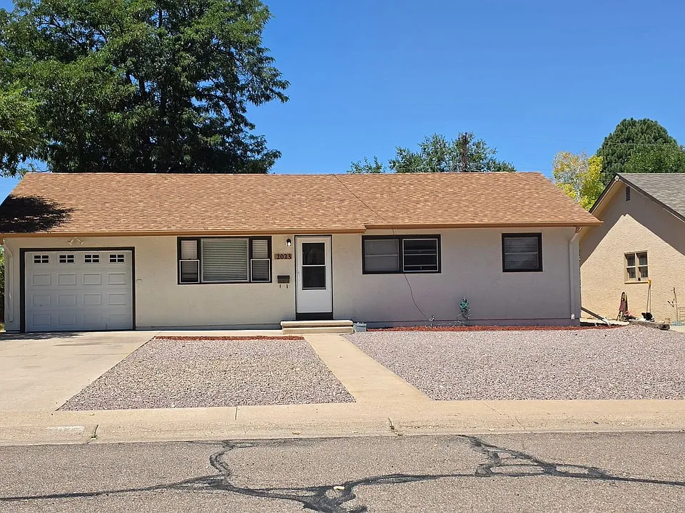 2023 Ridgewood Ln