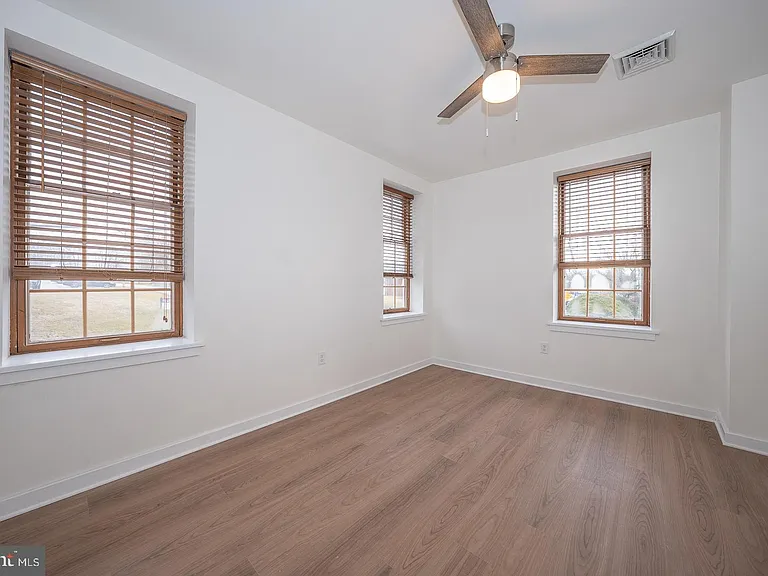 42 N Waterloo Rd #38 — Photo 20