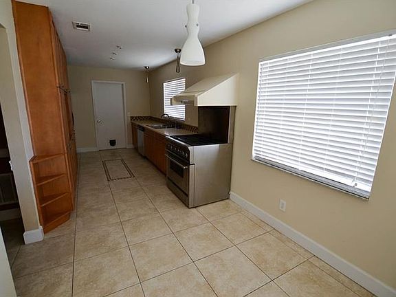 4th image of 130 Red Rose Cir