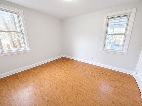 4th image of 112 Park St