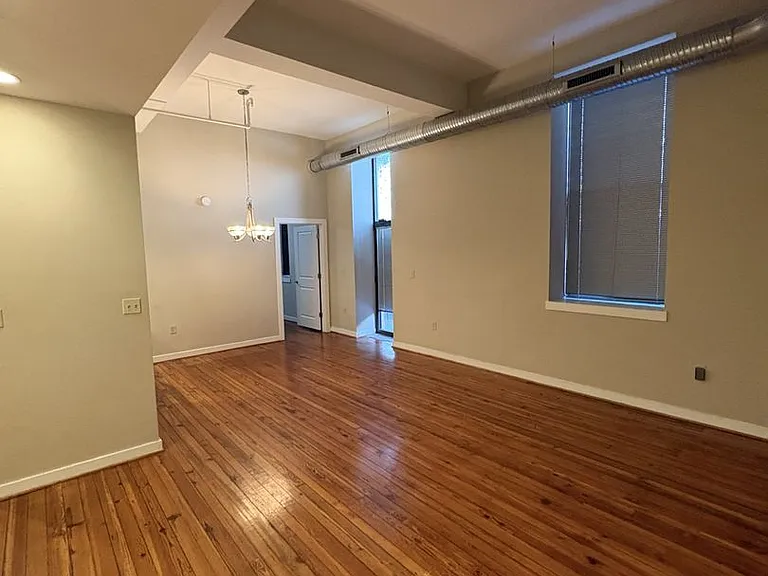 125 W. Saratoga St — Photo 5
