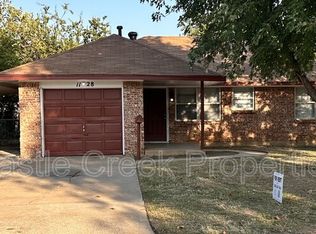 1128 Berwyck Dr, Moore, OK 73160