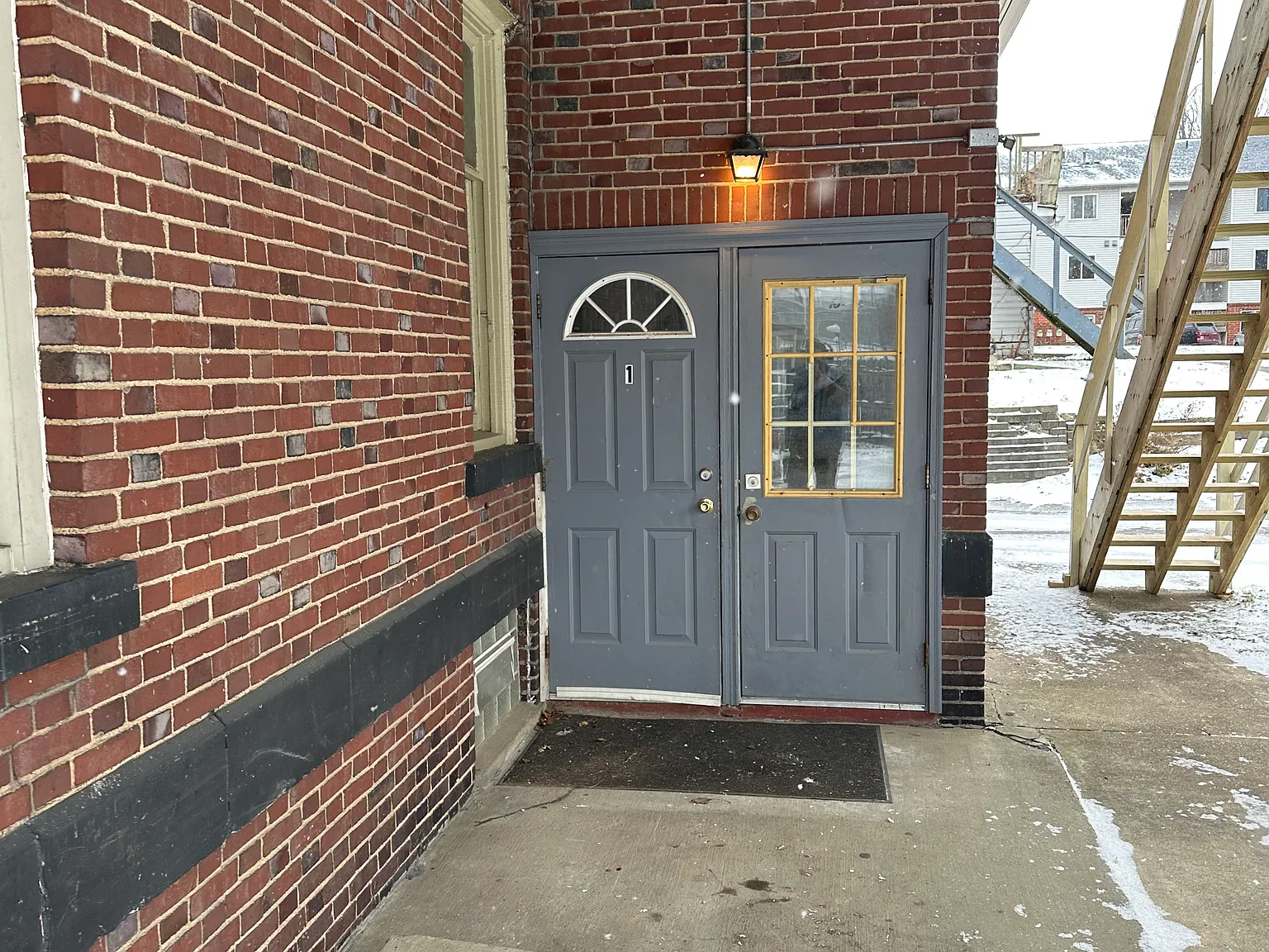 2 bed, 700 sqft, $995 — Photo 2
