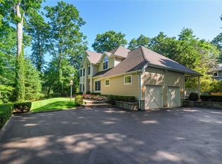 33 Walters Ave, Cold Spring Harbor, NY 11724