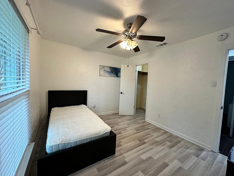 2nd image of 419 Teakwood Dr