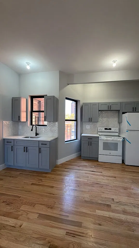 3 bed, $3,470 — Photo 4
