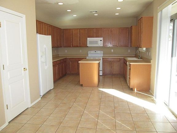 2nd image of 313 E Gold Dust Way