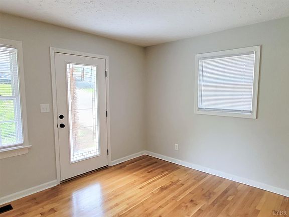 3rd image of 4623 Ferncliff Dr