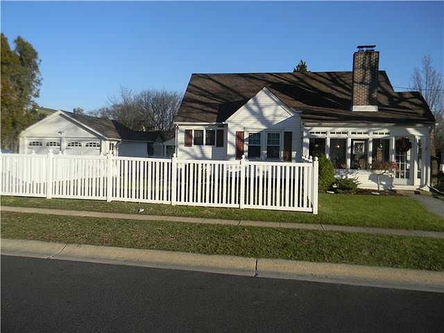 1st image of 217 Curtis Ave