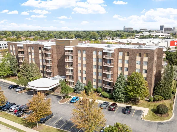 2201 S Grace St APT 305, Lombard, IL 60148