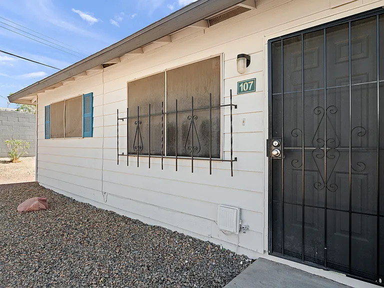 Thunderbird Townhomes & Apartments Unit