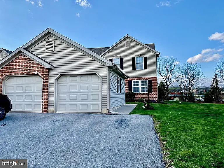 116 Spruce Ct — Photo 2