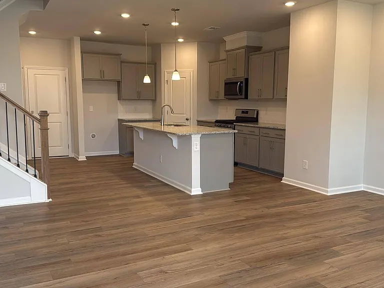 164 Abbots Mill Dr — Photo 1
