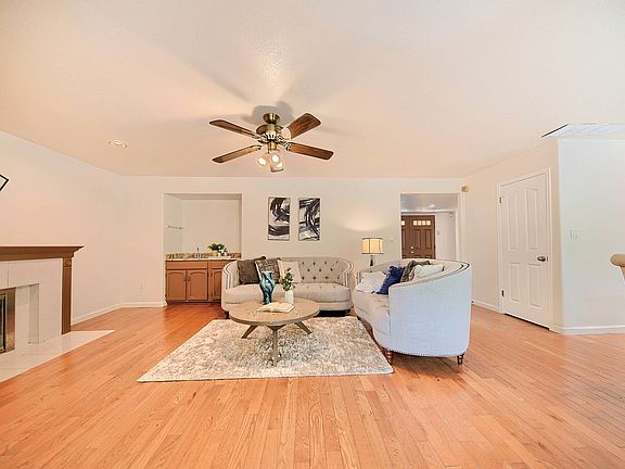 5th image of 721 Amaretto Dr