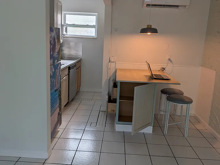 123 SW 19th Ave #A — Photo 6