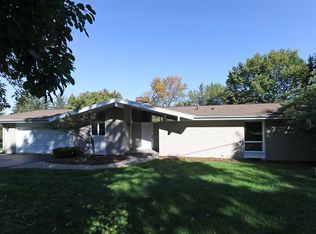 235 Orchard Rd, North Barrington, IL 60010