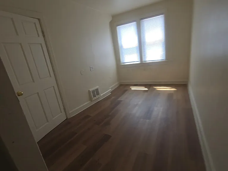 1556 W Mitchell St #1 — Photo 3