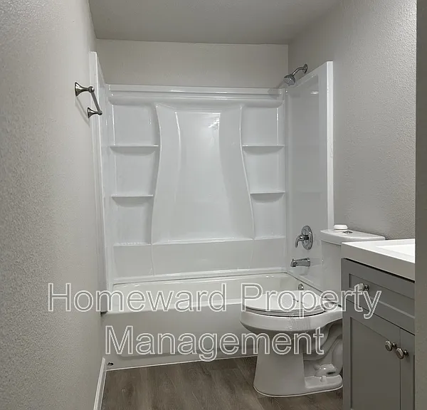 407 N Justin Ave #D — Photo 9