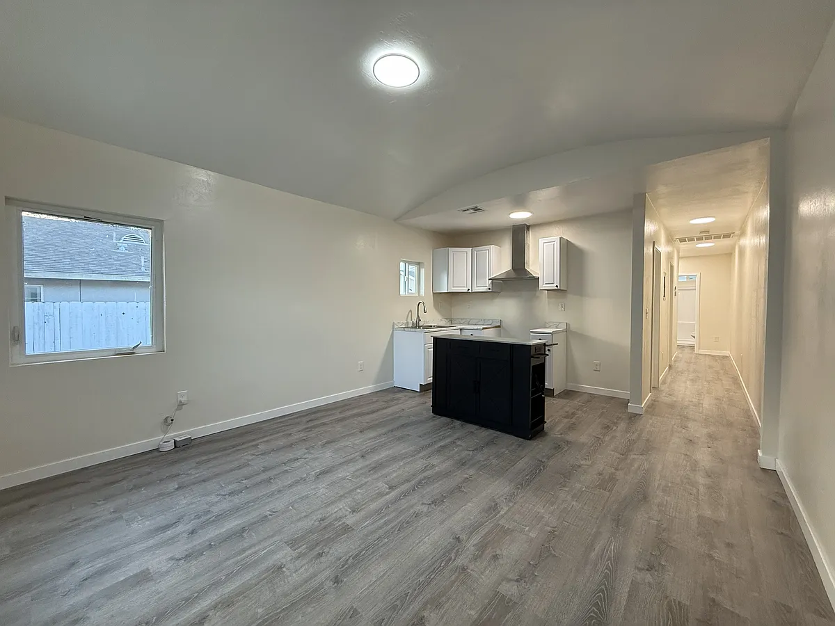 Building Photo - 1804 Forrest St #1806