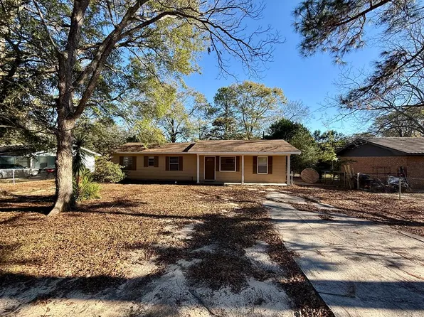 210 Davenport St, Headland, AL 36345