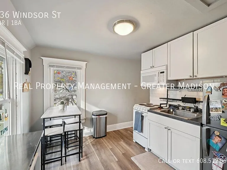 136 Windsor St — Photo 3