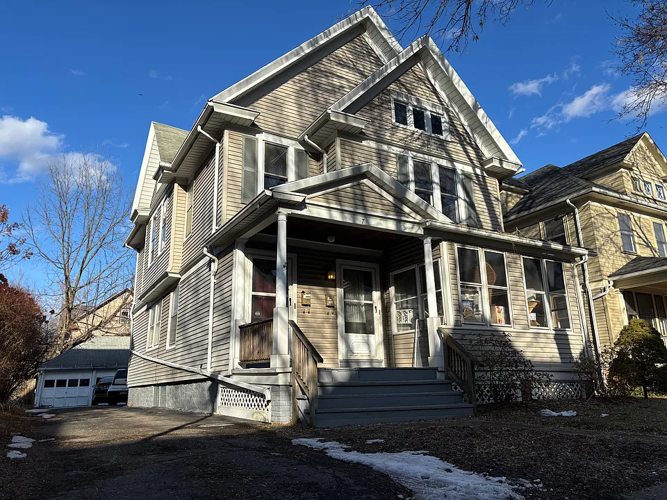 7 Roosevelt St #2