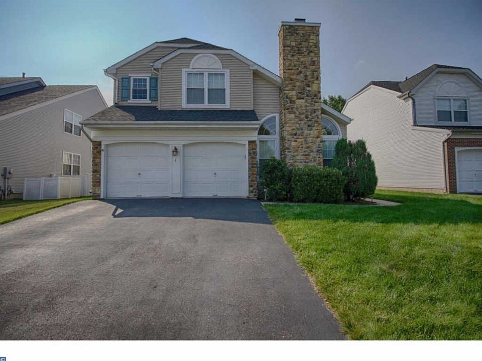 1st image of 4 Woodstock Ln