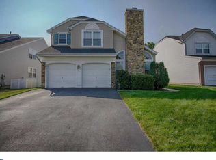 4 Woodstock Ln, Burlington, NJ 08016