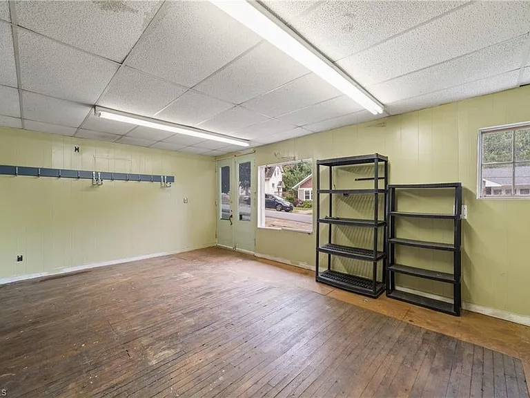 2083 Elizabeth Ave — Photo 27