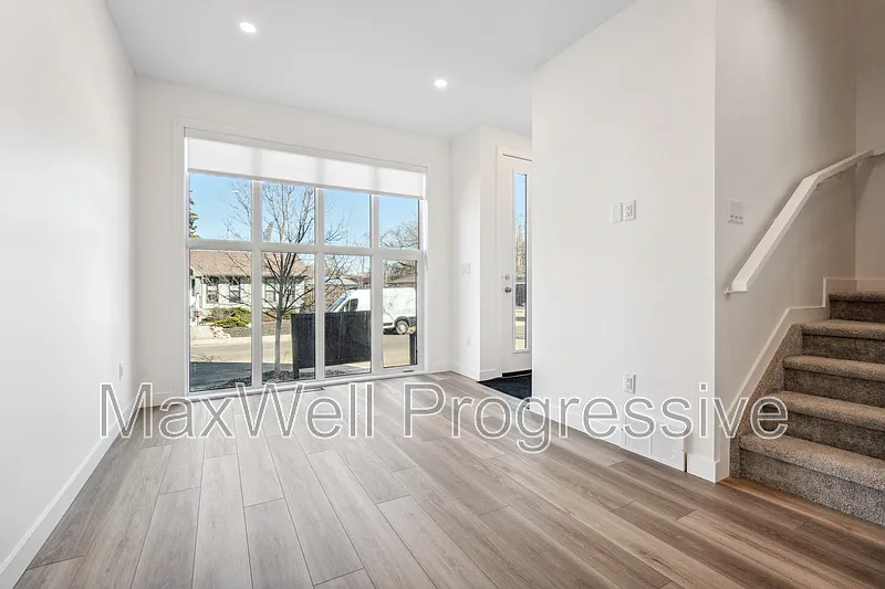 2 bed, 2.5 bath, 1100 sqft, $2,095 — Photo 2