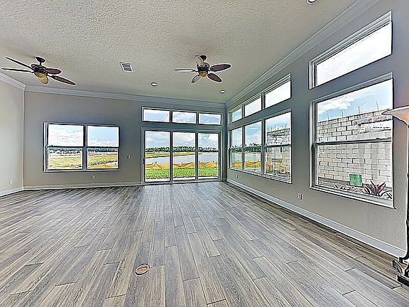 5th image of 3019 King Palm Dr