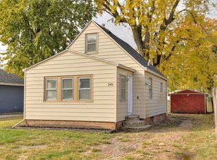 2416 E 38th Ct, Des Moines, IA 50317