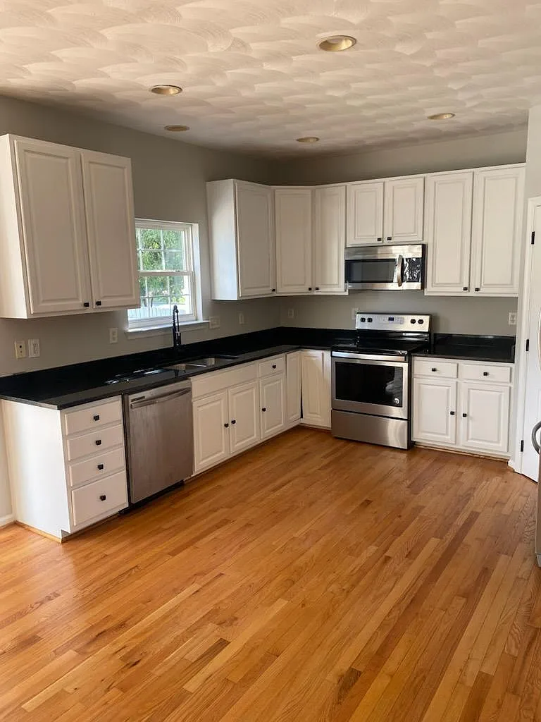 4 bed, 2.5 bath, 2548 sqft, $3,200 — Photo 3