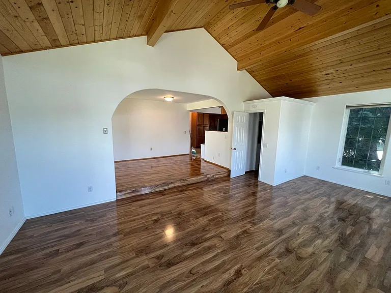 1827 E 12th Ave — Photo 6