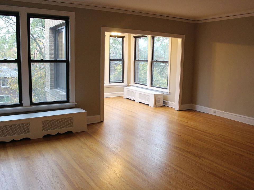 1st image of 1322 W Sherwin Ave APT 3E