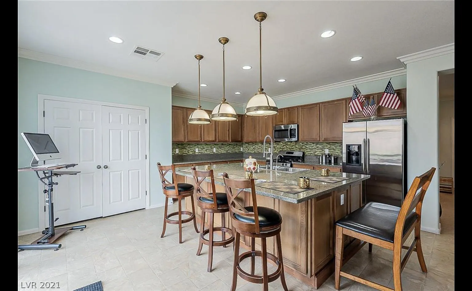 1812 Luna Vista Pl — Photo 1