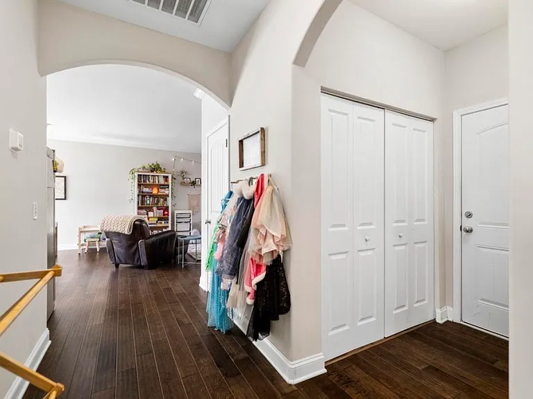 180 Bur Oak Dr — Photo 10