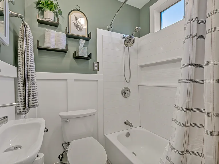 1804 Marion St — Photo 10