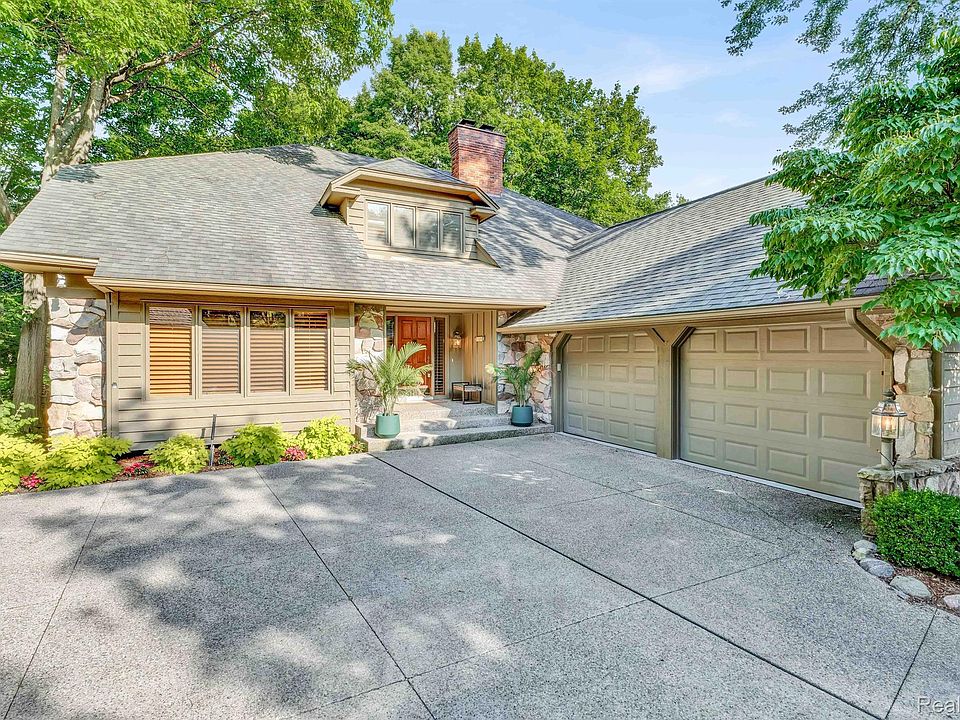 1st image of 20180 Village Dr