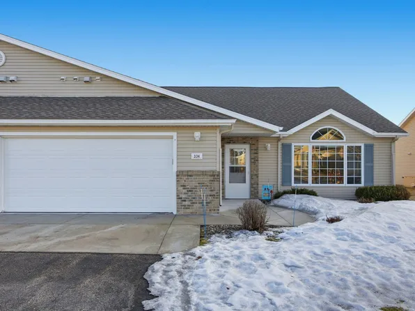 334 30th St N, Moorhead, MN 56560