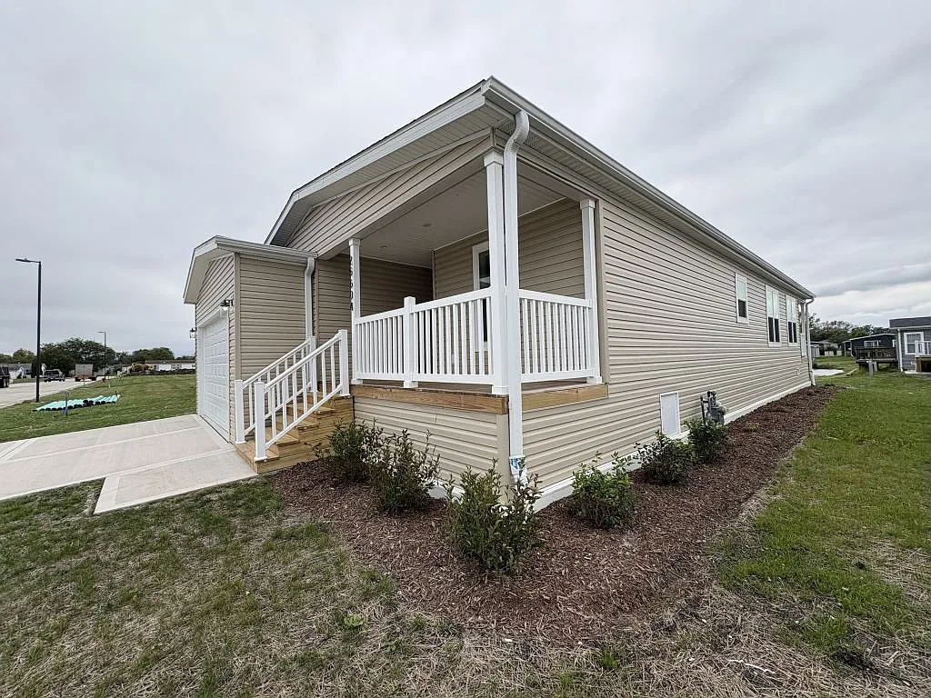 3 bed, 2.0 bath, 1502 sqft, $1,999 — Photo 3