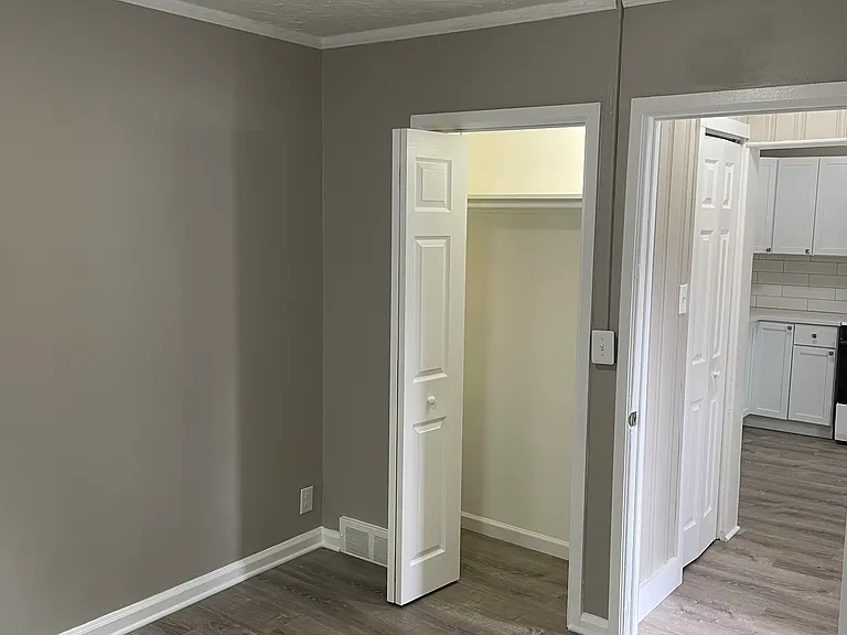 23321 Hazelwood Ave — Photo 12