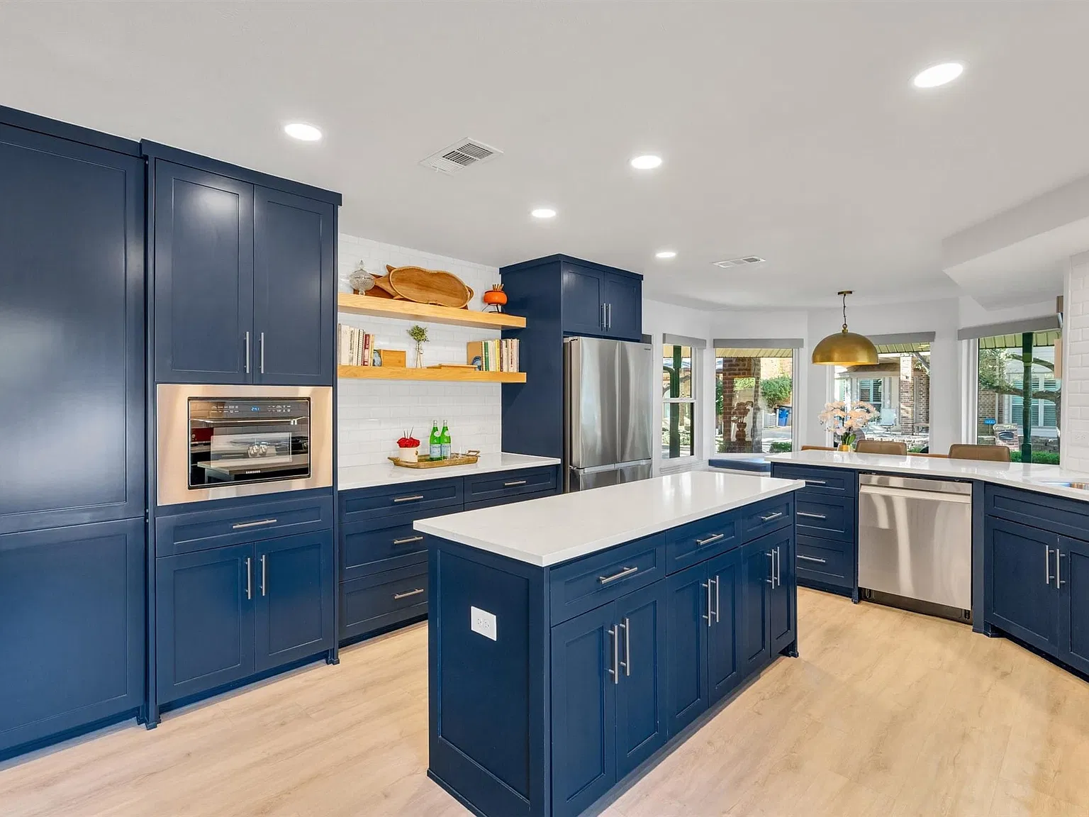 2 bed, 2.5 bath, 2460 sqft, $4,500 — Photo 4
