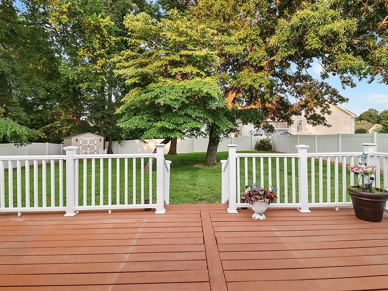 1633 Cedar Springs Cir — Photo 26